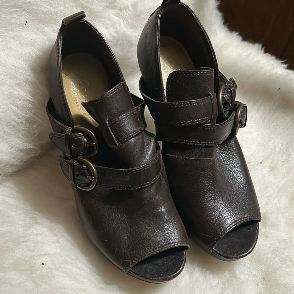 Coach brown leather shoe with brass buckles